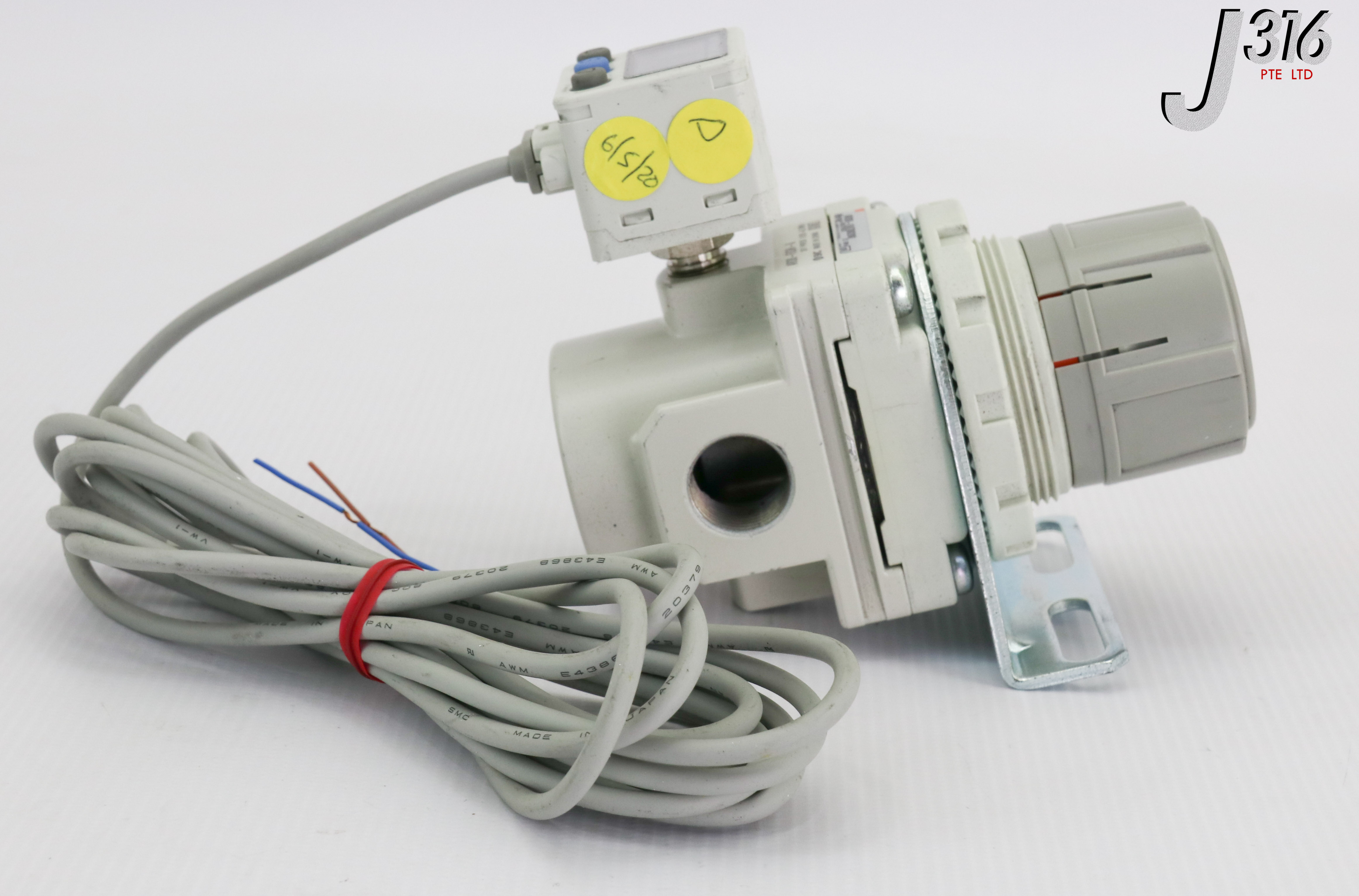 18457 SMC PRESSURE REGULATOR SPL W/ ISE40A-01-V & AR30-OAT00268
